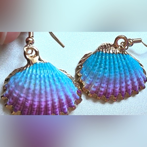 “Ombre Scallop Shell” Pink Blue Bivalve Clam Oyster Gold-Dipped Mermaid Earrings - Picture 14 of 16